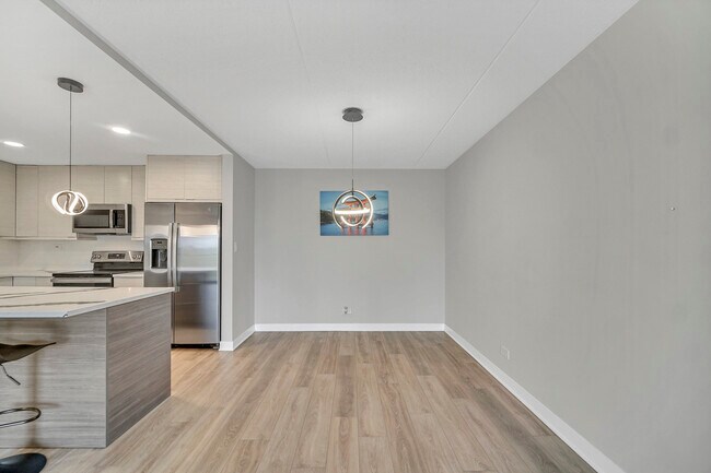 Building Photo - 350 Plum Creek Dr