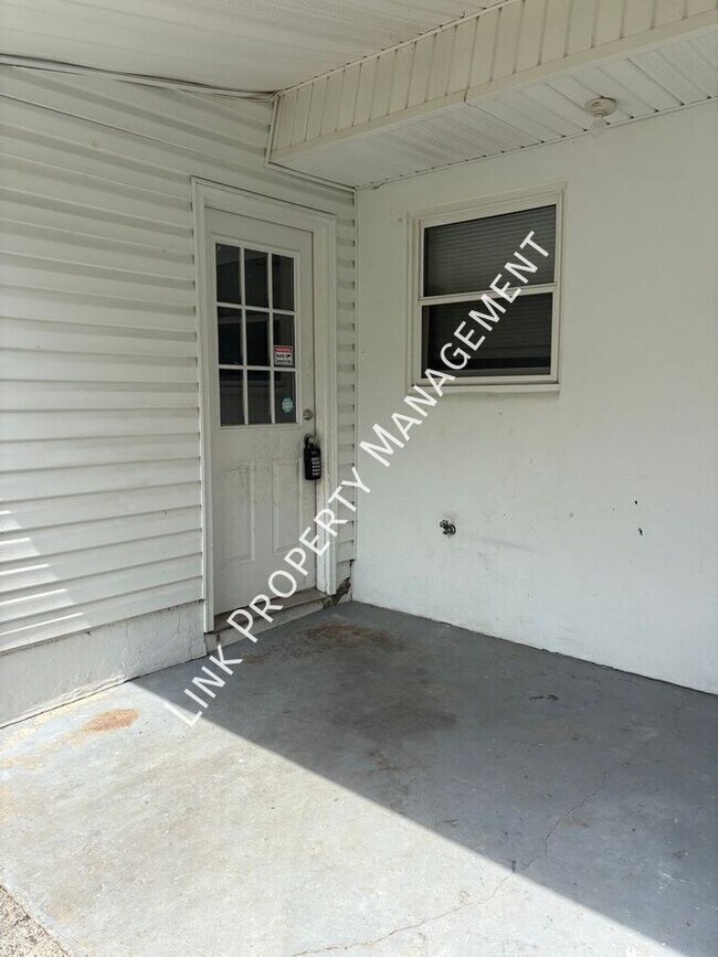 Building Photo - 1640 Keeble St