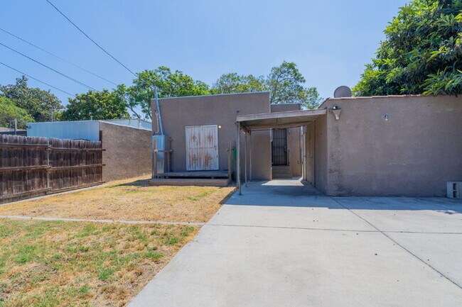 Building Photo - 6765 Lemon Ave