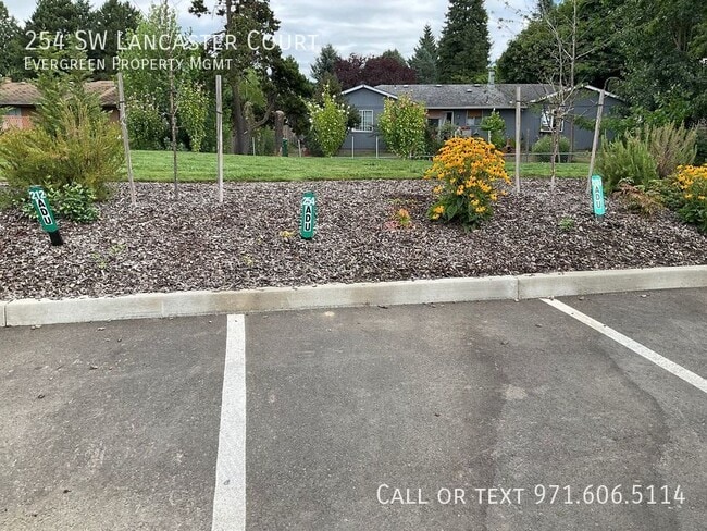 Building Photo - 254 SW Lancaster Ct