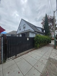 Building Photo - Upstairs 2bd/1ba Near Lake Merritt – $1,800