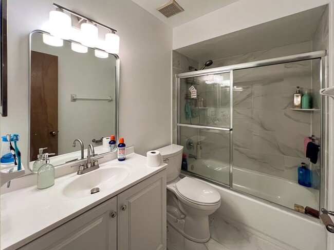 Building Photo - 2BR/2BA Condo in NW Gainesville - availabl...