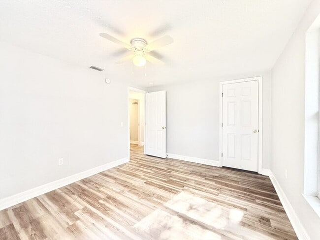 Building Photo - 235 W Northside Dr