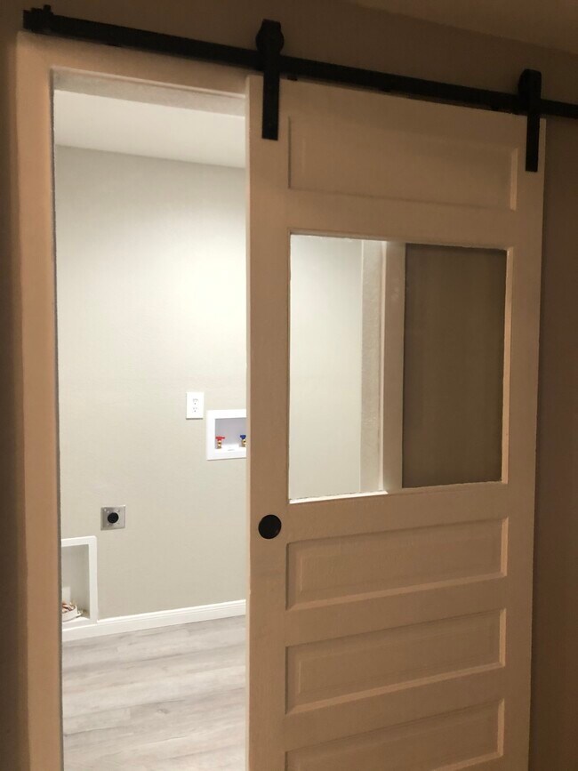 Building Photo - 1126 W Woodard St