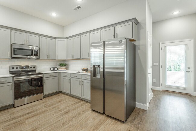 Building Photo - New 4 Bedroom Home in Red Bank with 2-Car Garage
