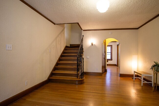 Building Photo - LOOK & LEASE! Stunning 1930s Townhouse in ...