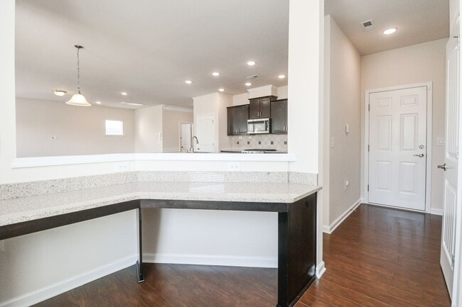 Building Photo - Stunning 4BD, 3BA Cary Home in Prime Locat...