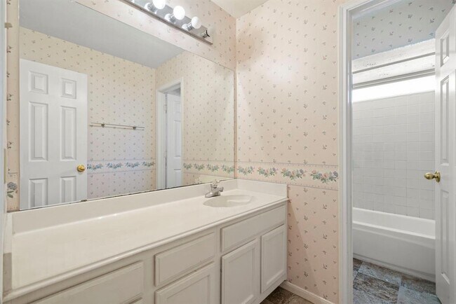 Building Photo - 12819 Orchard Hollow Way