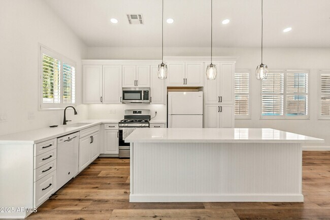 Building Photo - 30412 N 43rd St