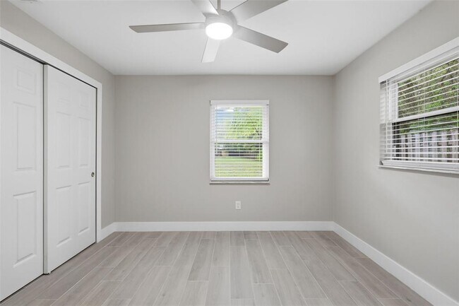 Building Photo - 550 E Minnesota Ave