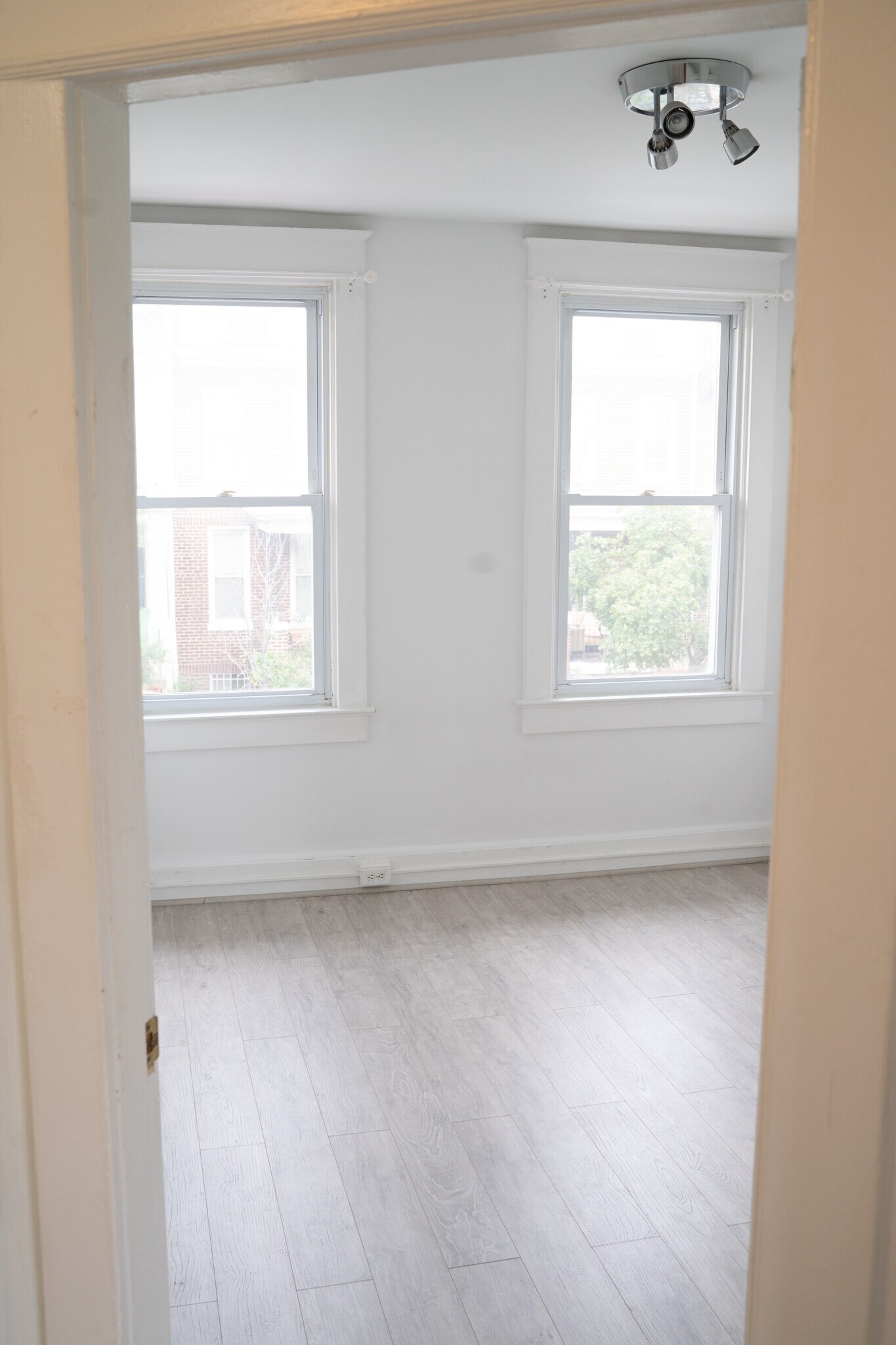 Building Photo - 630 Otis Pl NW