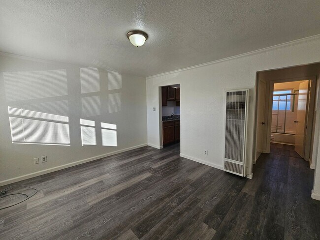 Building Photo - 20th Street