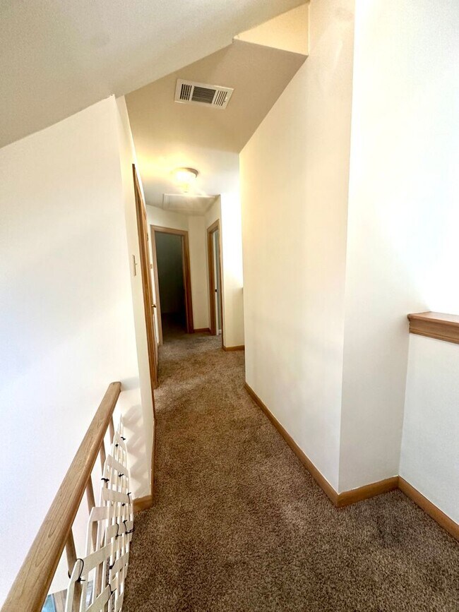 Building Photo - White Oak Common 3BR 2 1/2BA