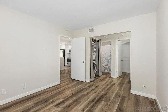 Building Photo - 767 Eastshore Terrace