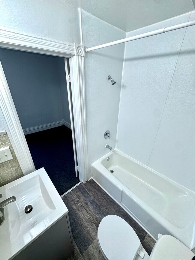 Building Photo - 136 N 10th St