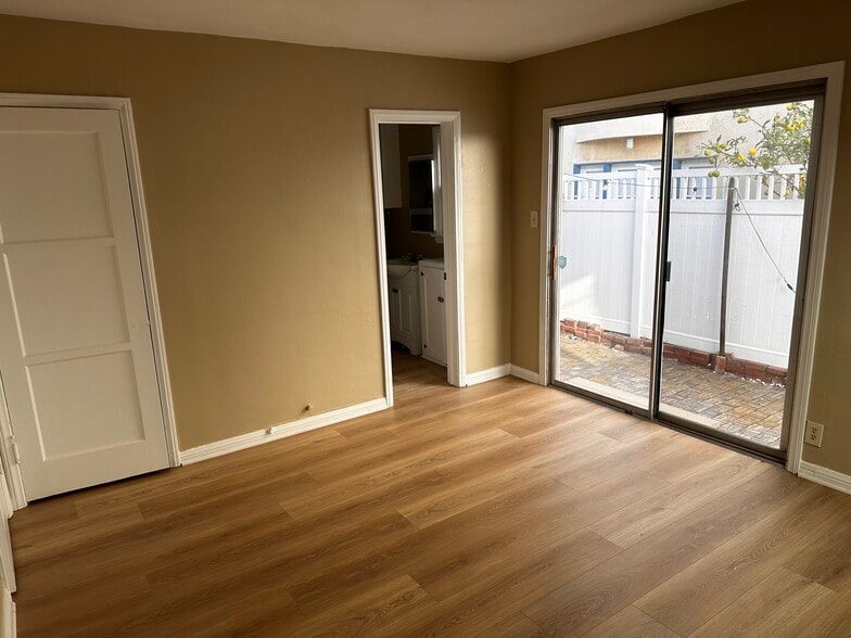 Building Photo - 437 23rd Pl