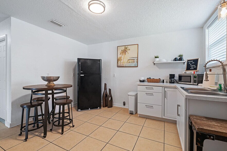 Building Photo - 120 Sherwood Ave