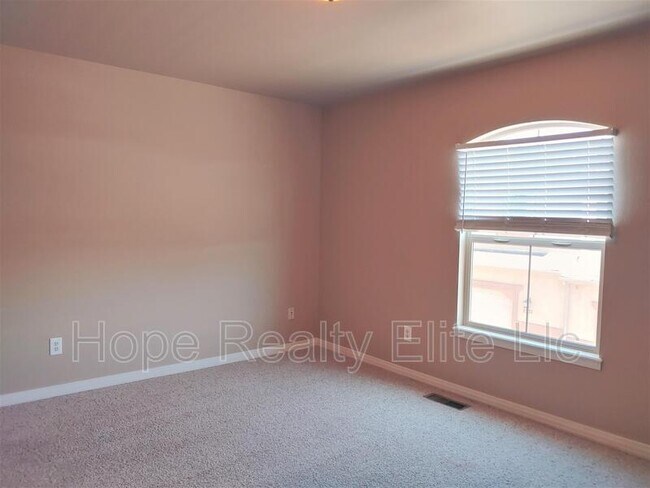 Building Photo - 1555 Promontory Bluff View