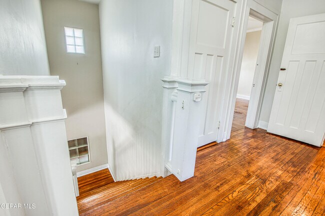 Building Photo - 1701 Elm St