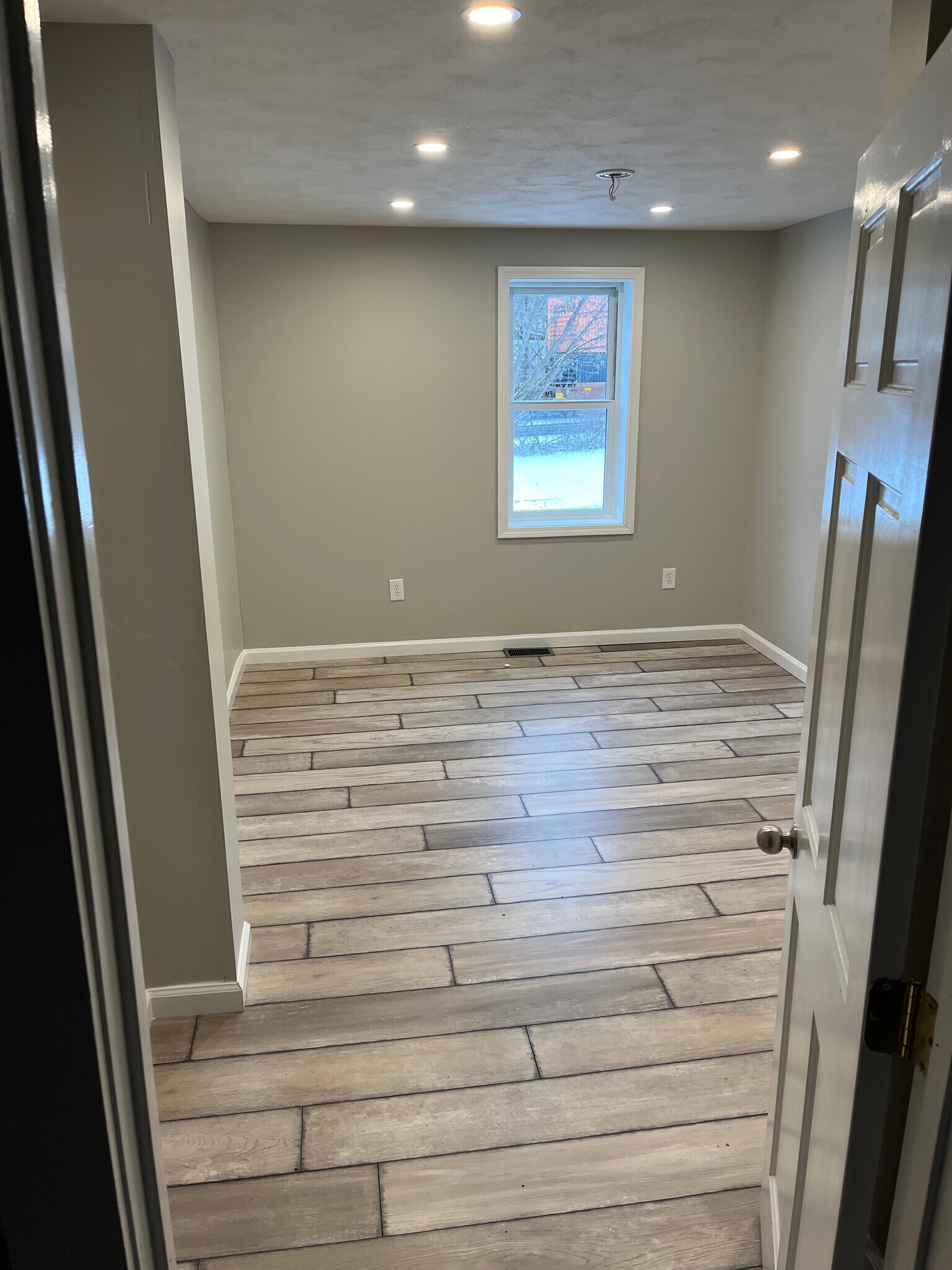 Building Photo - 106 N Main St