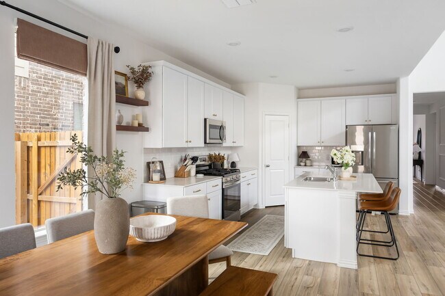 Building Photo - 10016 Thornapple Rd