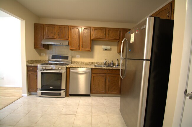 Building Photo - 607 Eastview Ct