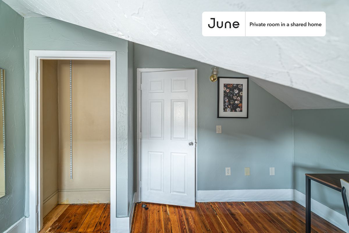 Building Photo - Room in Shared 6 bed/2 bath home