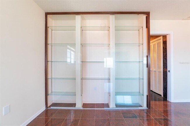 Building Photo - 5521 W Shr Dr