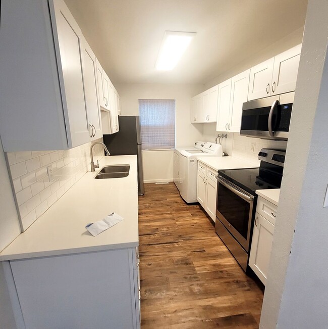 Building Photo - Westdale Townhomes