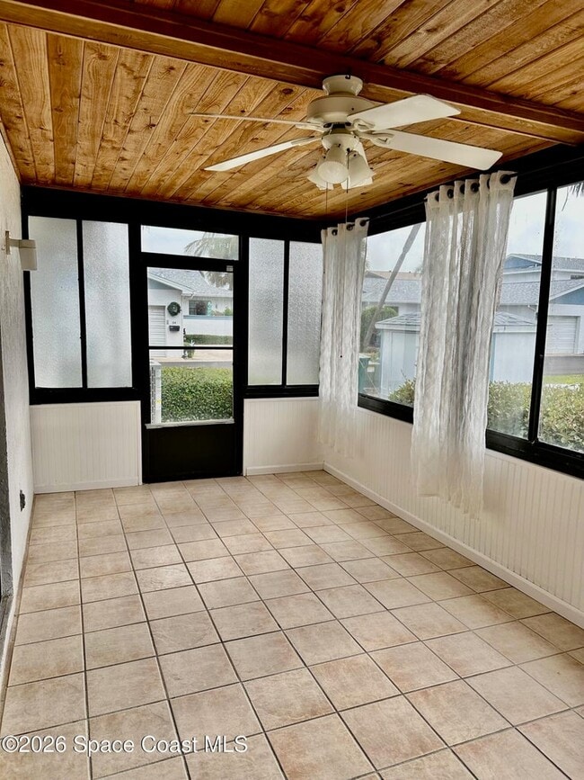 Building Photo - 335 Paradise Blvd