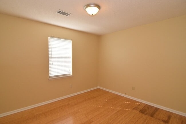 Building Photo - 515 Ridgewood Dr