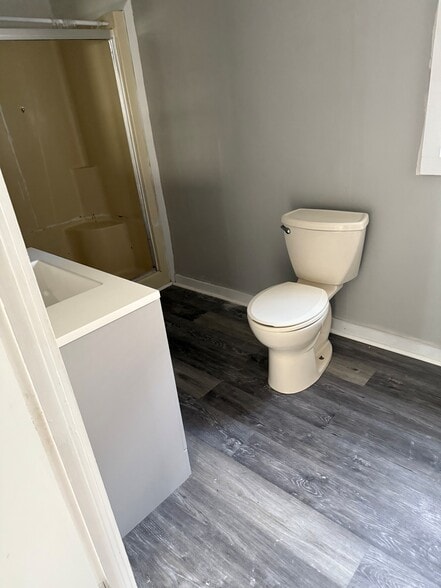 Bath - 148 Hutchins St