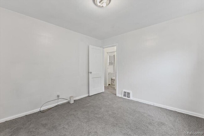 Building Photo - 18697 Sunderland Rd