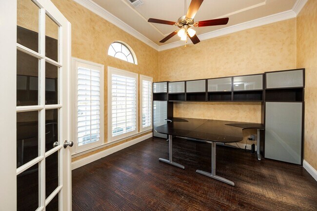 Building Photo - Spacious and beautifully designed with 5 bedrooms, 4 bath in a desirable location.