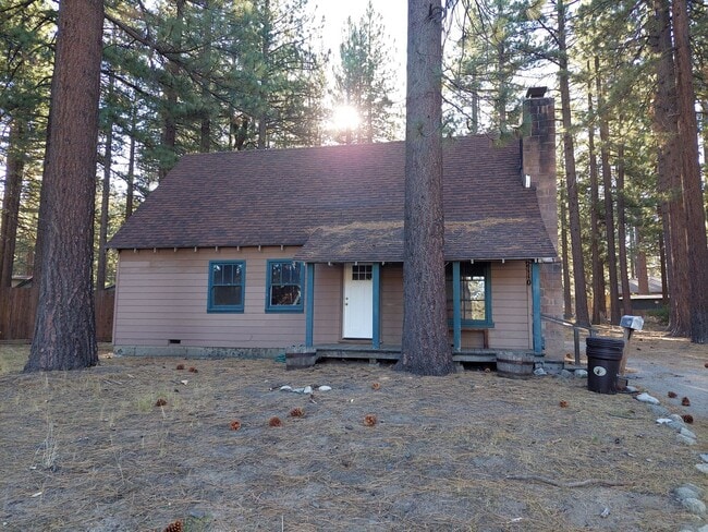 Building Photo - *LONG TERM RENTAL* (No Pets)