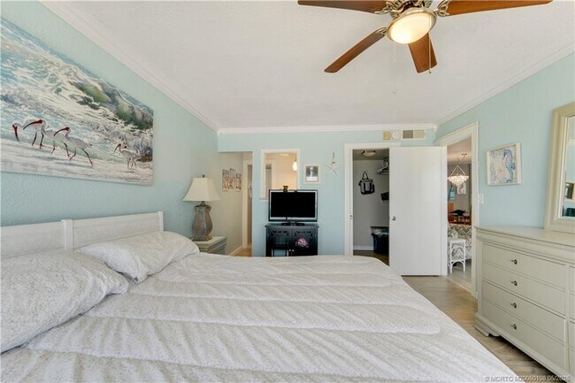 Building Photo - 10310 S Ocean Dr