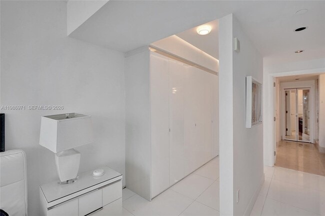 Building Photo - 17121 Collins Ave