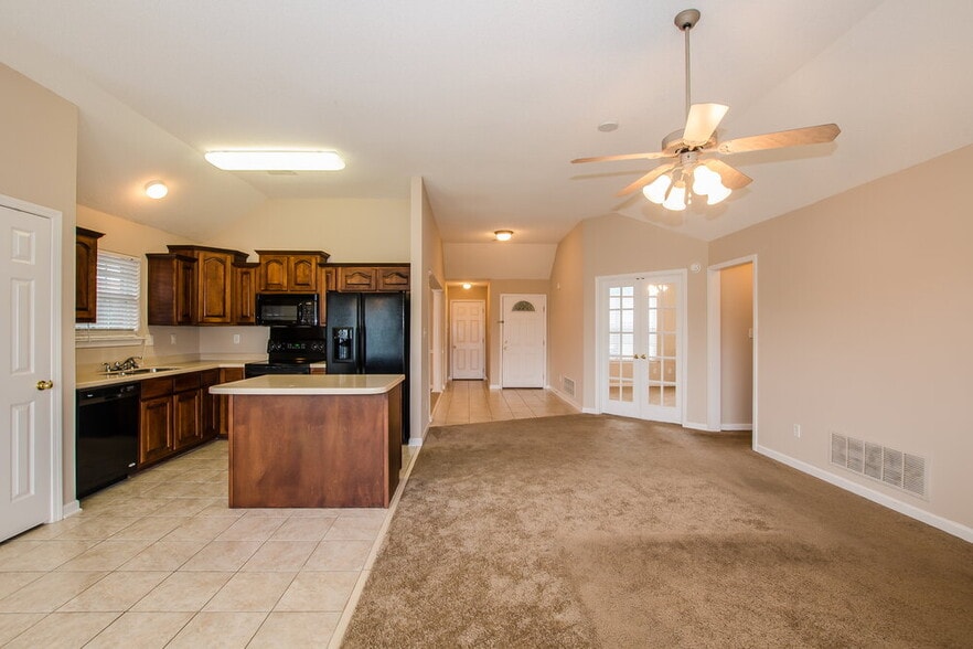 Building Photo - 938 Classic Cove