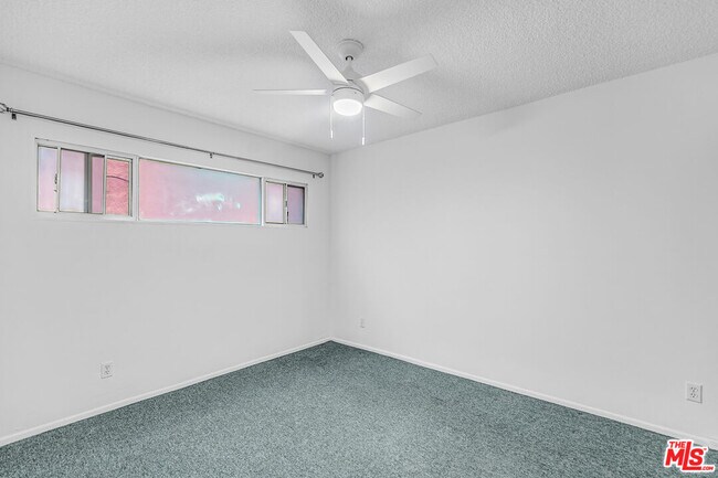 Building Photo - 1812 N Gramercy Pl