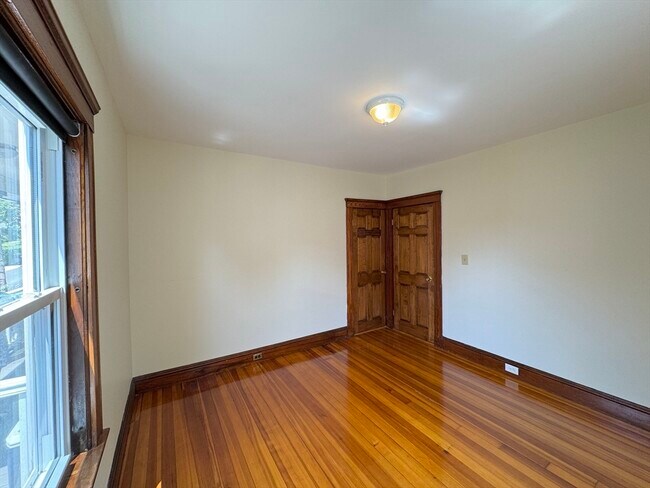 Building Photo - 10 Laurel Terrace