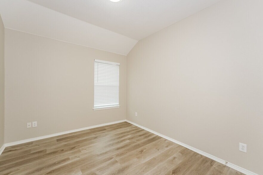 Building Photo - 3737 Sapphire St