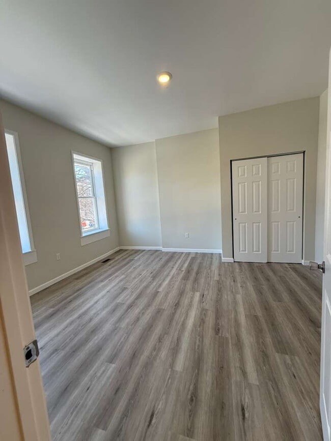 Building Photo - "Charming 2-Bed/1 bath Multiplex Gem on Nebraska Ave - 1000 Sq Ft of Comfort in St. Louis!" BENTO...