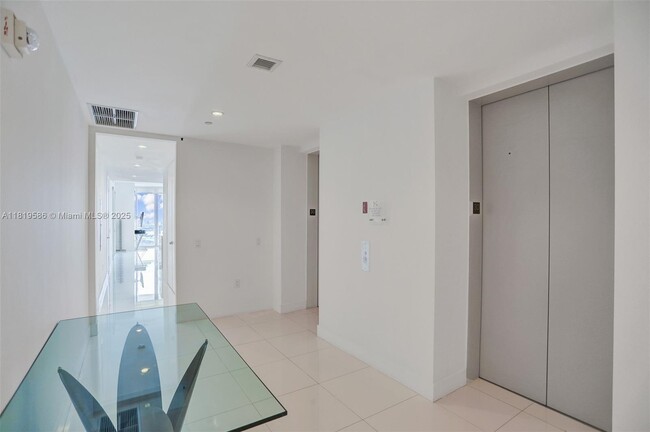 Building Photo - 1100 Biscayne Blvd