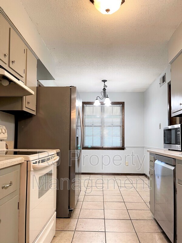 Building Photo - 2844 Marbry Dr
