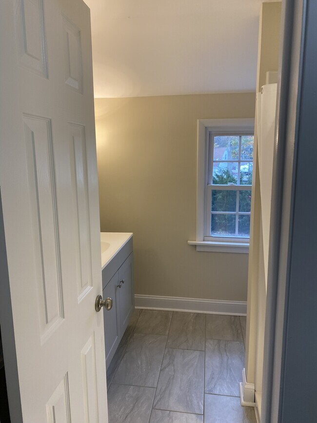 Building Photo - 13 Ellen Lane