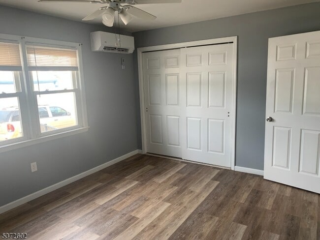 Building Photo - 700 Louis Ave