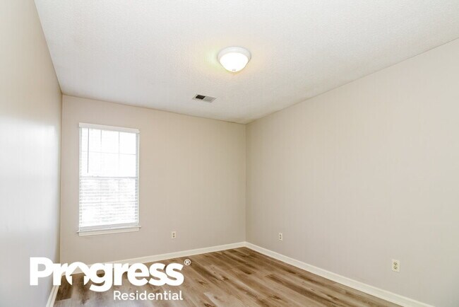 Building Photo - 5715 Riverhead Ave