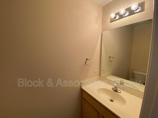Building Photo - 10132 Blackwell Dr