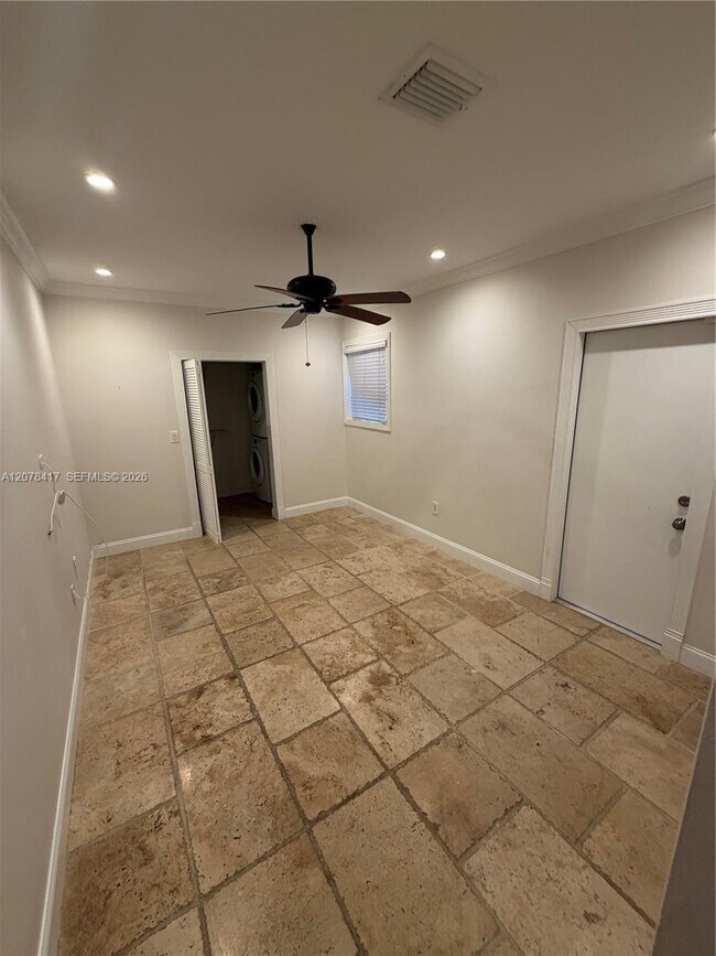 Building Photo - 4943 Riviera Dr