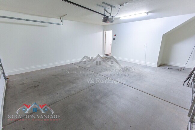 Building Photo - 2218 N 77th Dr